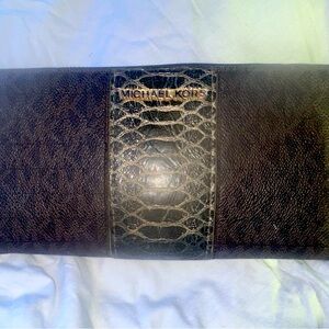 Micheal Kors snake skin wallet